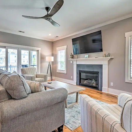 Bright Coastal Abode With Porch And Beach Access!